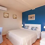 Domus Francy בית הארחה