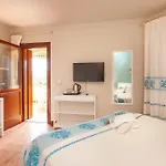 Domus Francy 4* סאן תאודורו