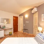 Domus Francy בית הארחה 4*