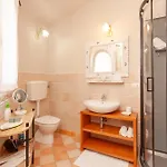 בית הארחה Domus Francy 4*