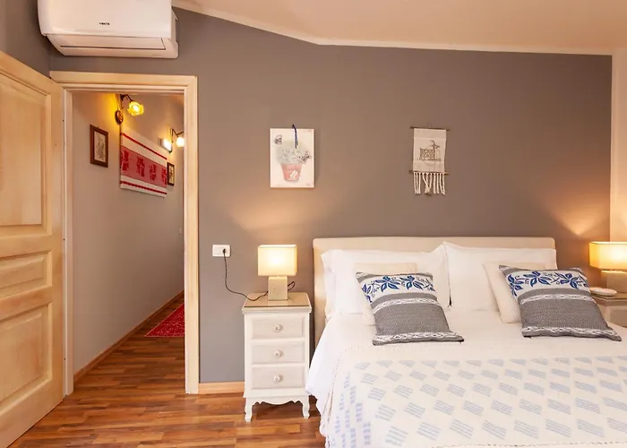 Πανσιόν Domus Francy