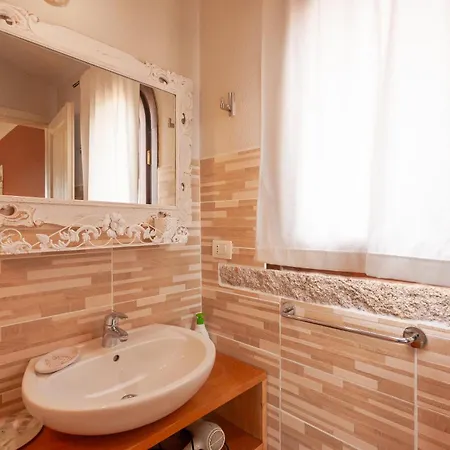Domus Francy בית הארחה